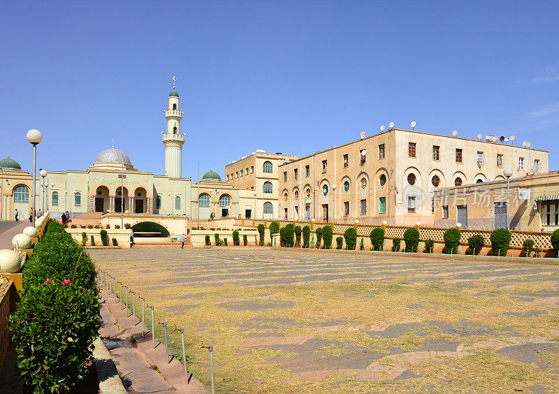 阿斯马拉大清真寺-广场和Salem街的主立面，Al Kulafah Al Rashidan，阿斯马拉，厄立特里亚